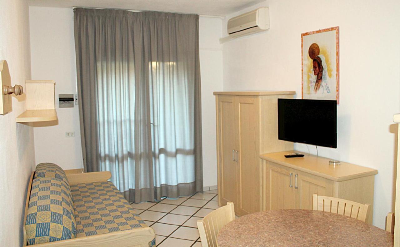 Residence Porto Mannu Palau Eksteriør billede